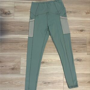 BuffBunny Women's Dark Olive/Gray 7/8 Leggings Side Pockets | Size Medium